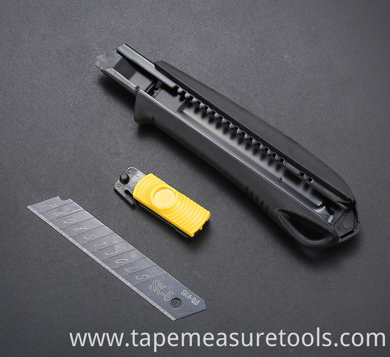 Multifunctional all-inclusive rubber black blade 18mm utility knife